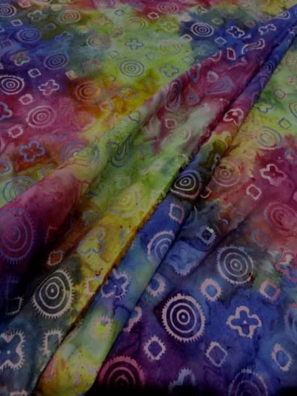 Batik motif fondu ton rouge jaune vert bleu