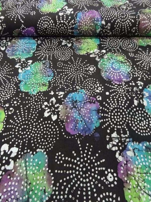 Batik noir motif fleurs rose mauve bleu vert