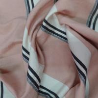 Beau lin rose saumon a rayures blanche et noire