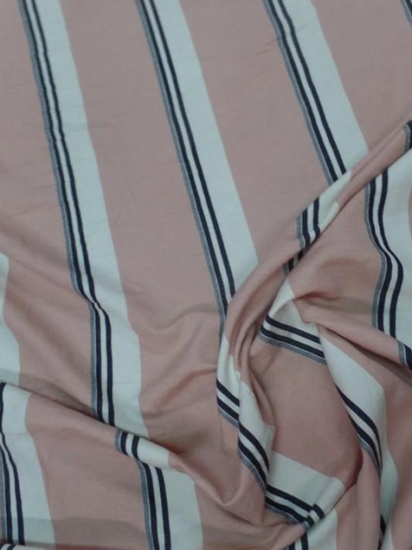 Beau lin rose saumon a rayures blanche et noire