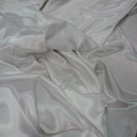 Beau satin blanc legerement casse4