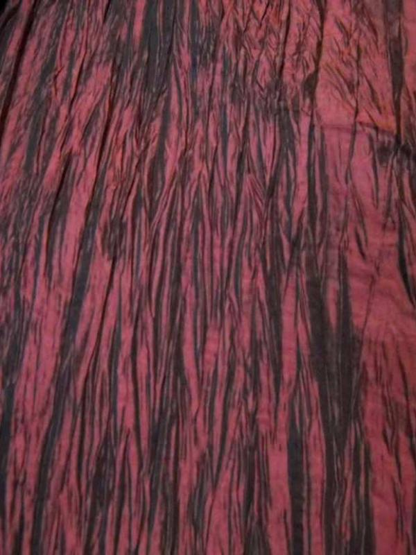 Beau taffetas froisse plisse rouge bordeaux en 1 25m de l