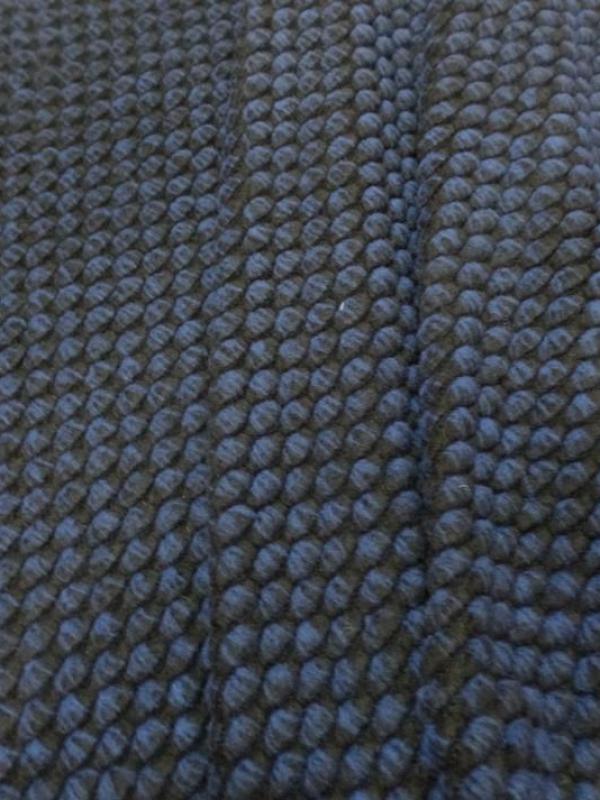 tissu haute couture maille de laine façonnée ton bleu et noir