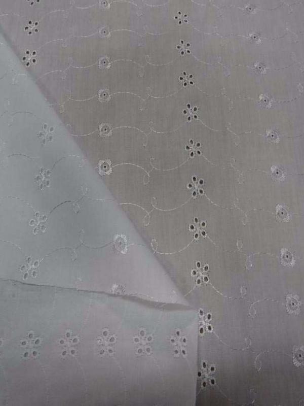 Broderie anglaise en coton blanche