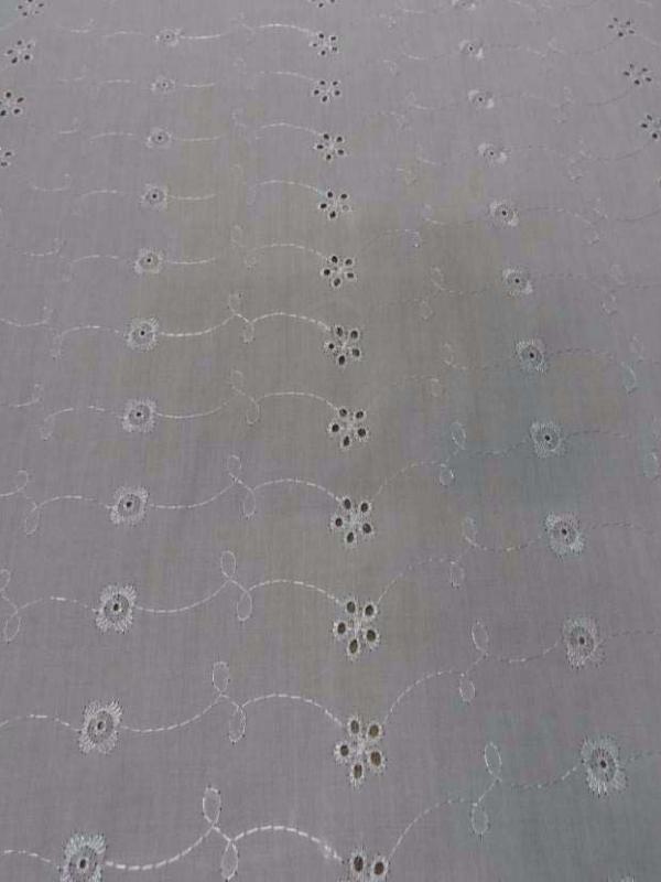 Broderie anglaise en coton blanche