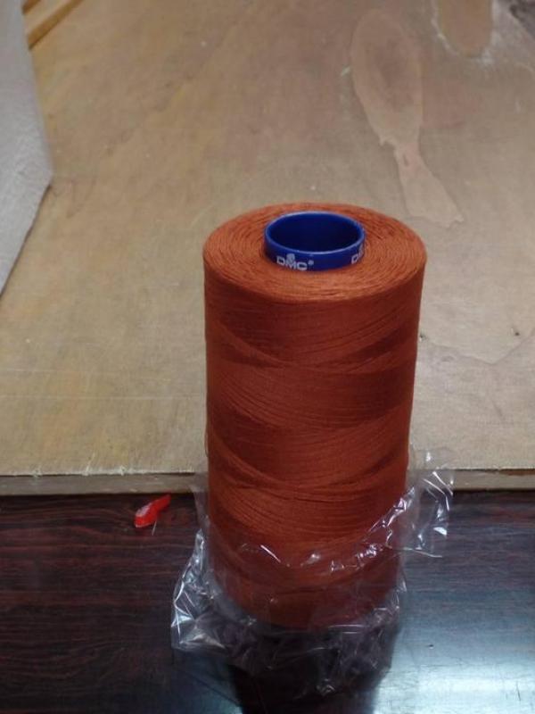 Cone de fil 5000 metres dmc couleur abricot 35 1074 4358