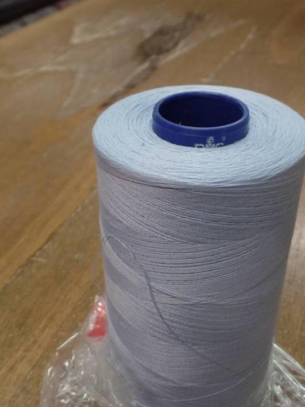 Cone de fil 5000 metres dmc couleur bleu ciel 35 1074 3524