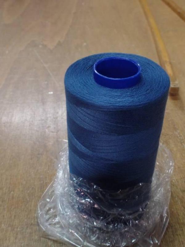 Cône de fil 5000 mètres DMC couleur bleu foncé 35-1074-4011
