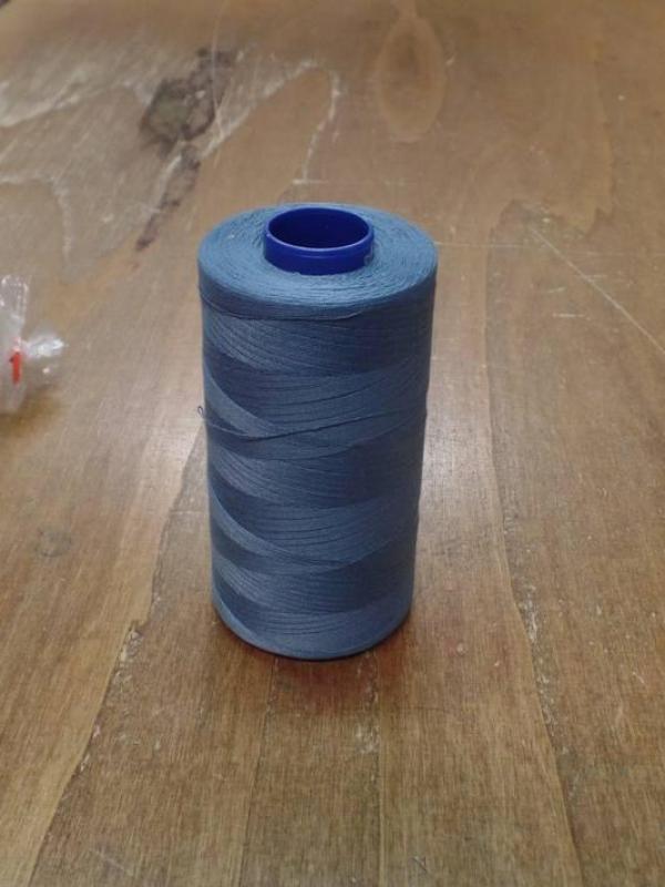 Cone de fil 5000 metres dmc couleur gris acier 1074 4009