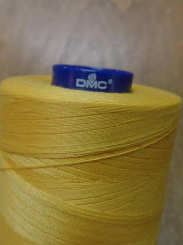 Cone de fil 5000 metres dmc couleur jaune soleil