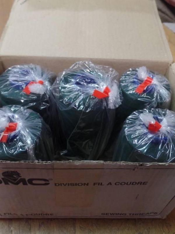 Cone de fil 5000 metres dmc couleur vert 1074 4734