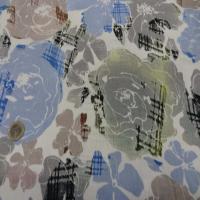 Coton blanc imprime fleurs bleu taupe et gris