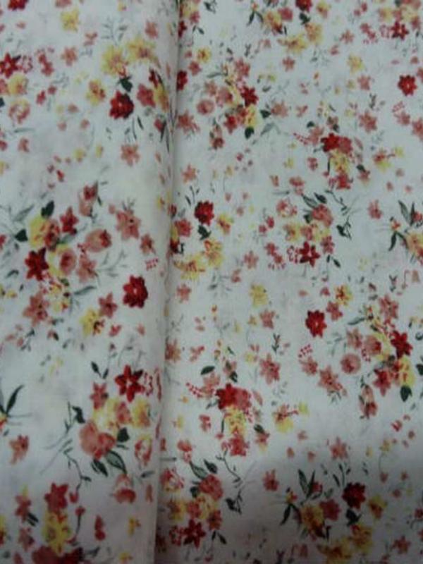 Coton blanc imprime petite fleurs ton rouge en 1 40m