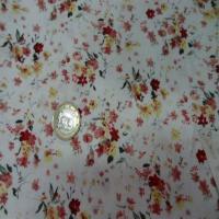 Coton blanc imprime petite fleurs ton rouge en 1 40m0