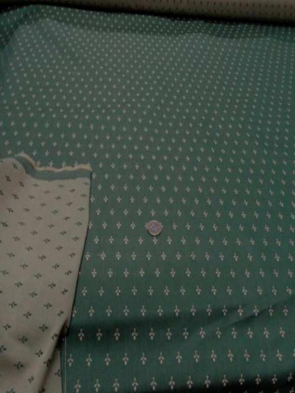 Coton faconne petite fleurs vert a motifs jaune