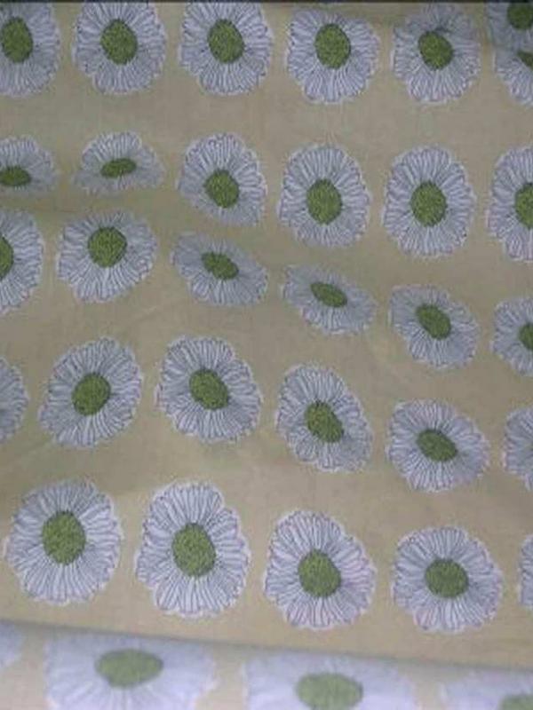 Coton fin beige imprime fleurs ton kaki
