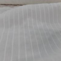 Coton fin blanc casse a rayures brodées