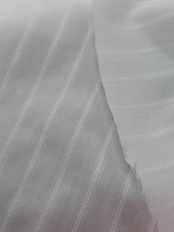 Coton fin blanc casse a rayures brodées