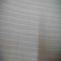 Coton fin blanc casse faconne rayures