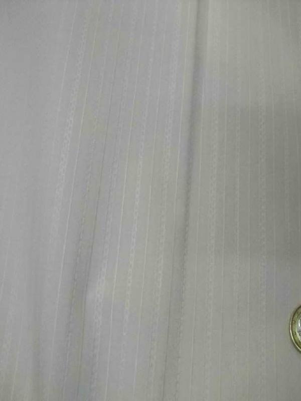 Coton fin blanc casse faconne rayures