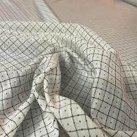 Coton fin blanc faconne rayures imprime carreaux noir1
