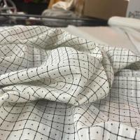 Coton fin blanc faconne rayures imprime carreaux noir3