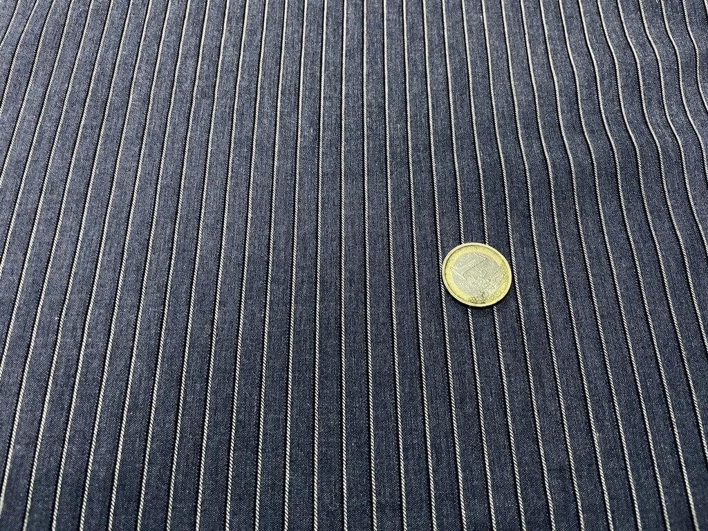 Coton fin bleu a rayures brode noir blanc