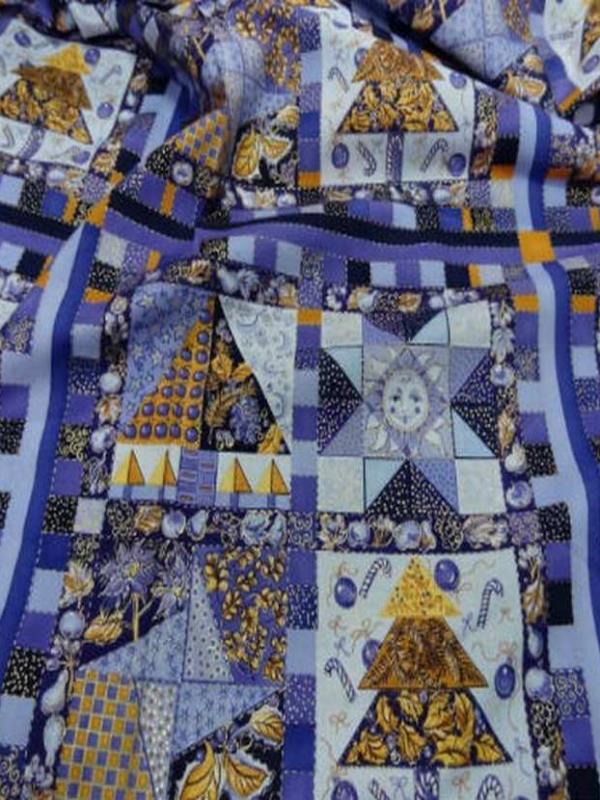 Coton imprime mauve violet et dore 2