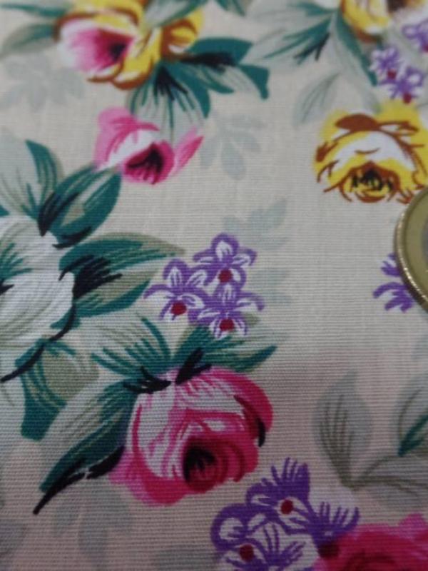 Coton popeline beige imprime rosiers ton rose vert et jaune