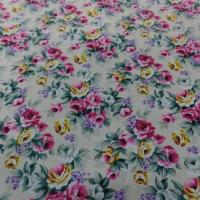 vente de coton popeline beige imprimé rosiers ton rose ,vert et jaune pas cher