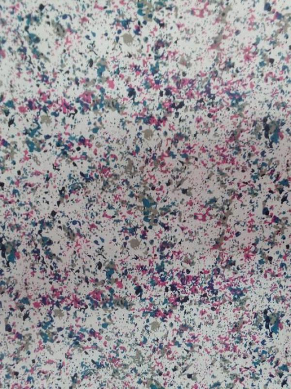 Coton popeline blanc casse imprime liberty ton noir taupe vert et rose