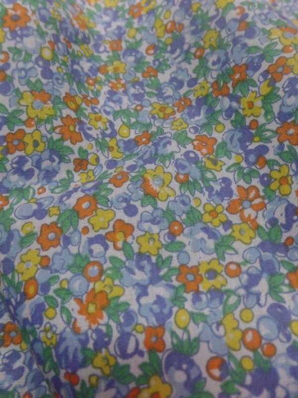 Coton popeline blanche imprime liberty fleurs bleu jaune orange