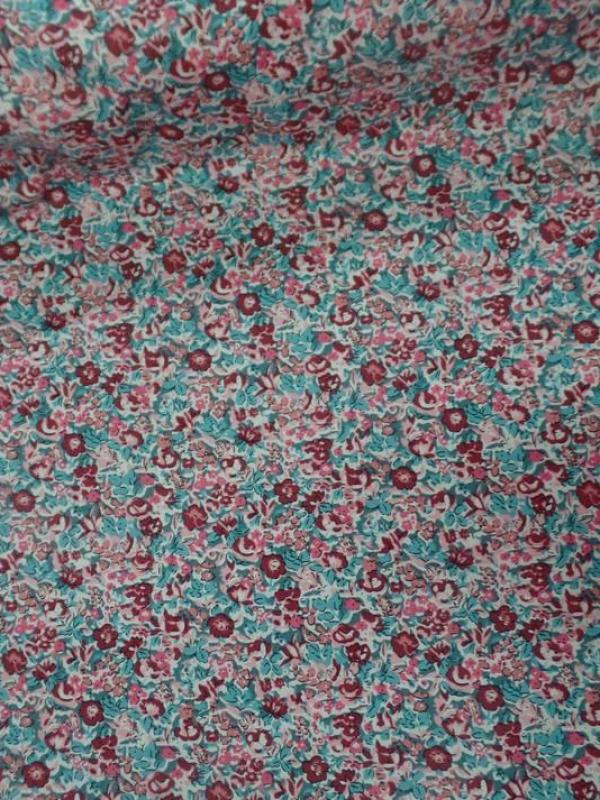 Coton popeline blanche imprime liberty fleurs bordeaux rose et bleu