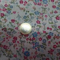 Coton popeline blanche imprimé liberty fleurs ton bleu,bordeaux et vert