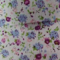Coton popeline blanche imprime liberty fleurs ton bleu rose bordeaux