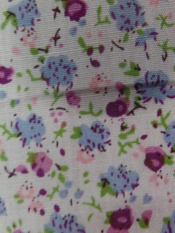 Coton popeline blanche imprime liberty fleurs ton bleu rose bordeaux