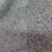 Coton popeline blanche imprimé liberty fleurs ton bleu,vert et jaune