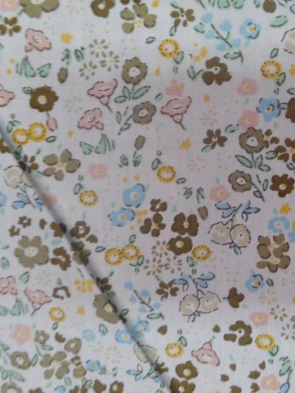 Coton popeline blanche imprime liberty fleurs ton de terre