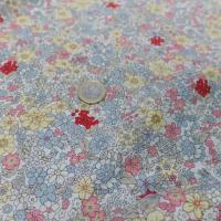 Coton popeline blanche imprime liberty fleurs ton gris jaune rose et rouge6