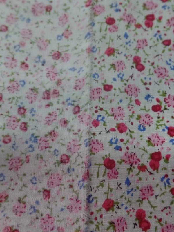 Coton popeline blanche imprime liberty fleurs ton rouge rose et vert