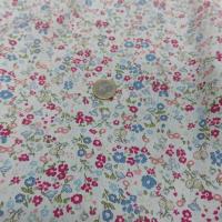 vente de Coton popeline blanche imprimé style liberty fleurs rouge , vert et bleu