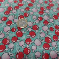 tissu coton popeline bleu imprime liberty motifs cerises rouge