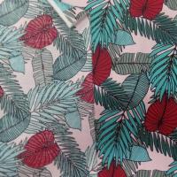 tissu Coton popeline rose clair imprimé feuillages ton bleu et bordeaux