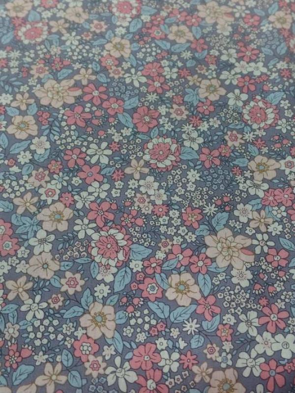 Coton popeline gris imprime liberty motifs fleurs saumon et beige