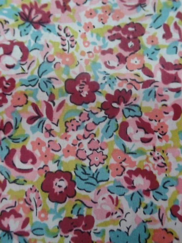Coton popeline imprime liberty fleurs ton bordeaux bleu et rose