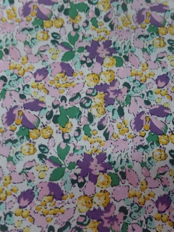 tissu coton popeline imprime liberty fleurs ton lavande jaune et vert