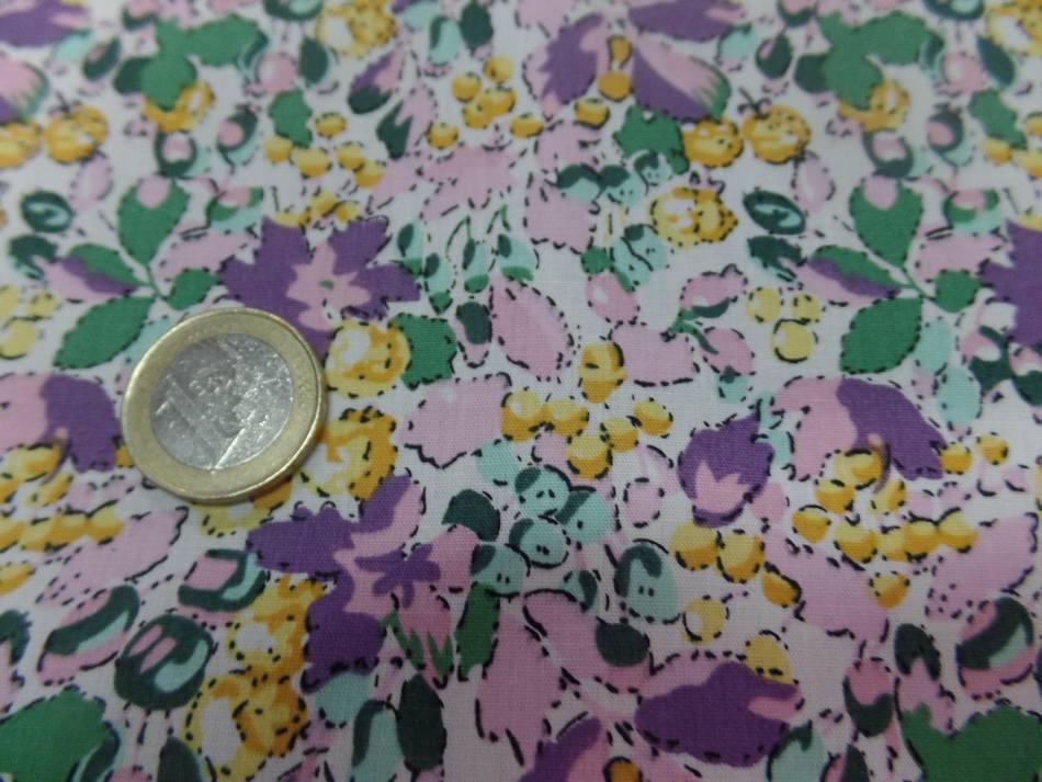 Coton popeline imprime liberty fleurs ton lavande jaune et vert3