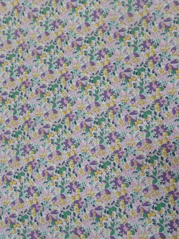 tissu coton popeline imprime liberty fleurs ton lavande jaune et vert