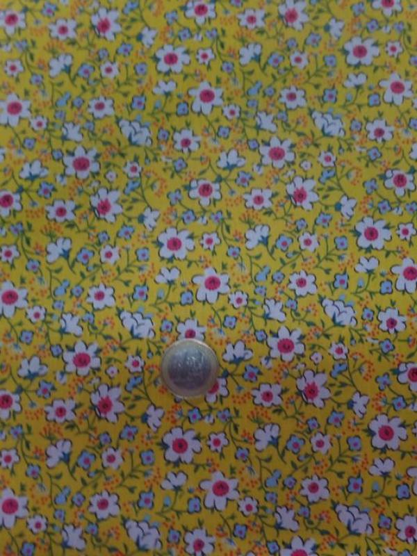 Coton popeline jaune imprime liberty fleurs ton blanc et rose4