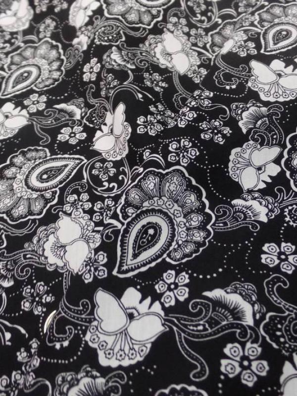 Coton popeline noire imprime fleurs ton blanc